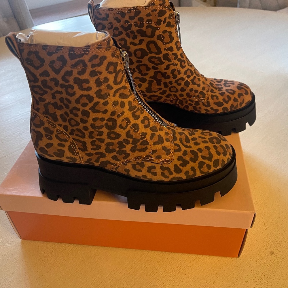 Gianni Bini size 6.5 Cheetah Combat Boots